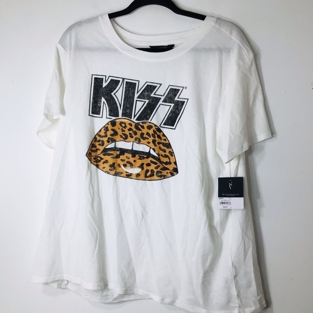 NWT new Kiss xl Tshirt women